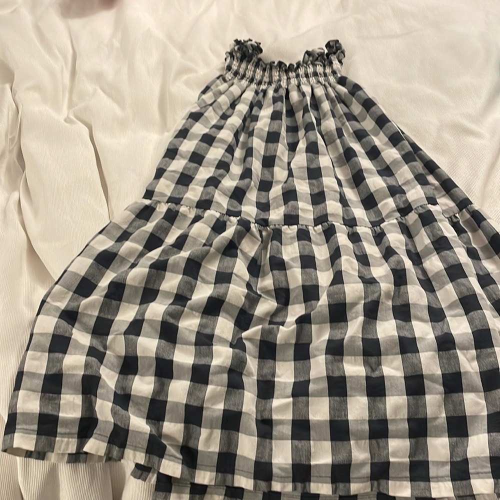 girls black and white sleeveless dress